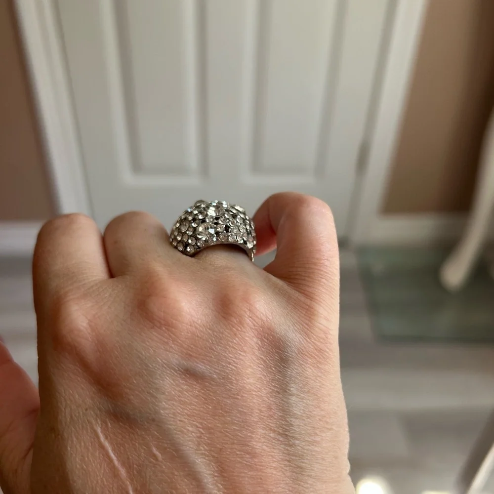 4/$50 Cluster dome statement silver band woman ring size 6 1/2 💚 - Picture 4 of 8